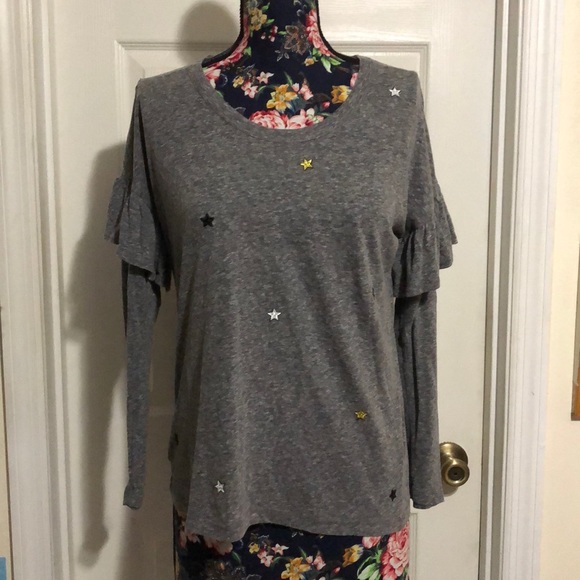 Sundry Mini Star Patches Ruffle Sleeve Top in Grey - Picture 4 of 6